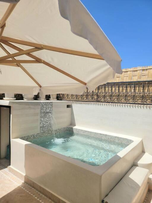 Riad Isahiac Avec Piscine En Exclusivite Марракеш Екстер'єр фото